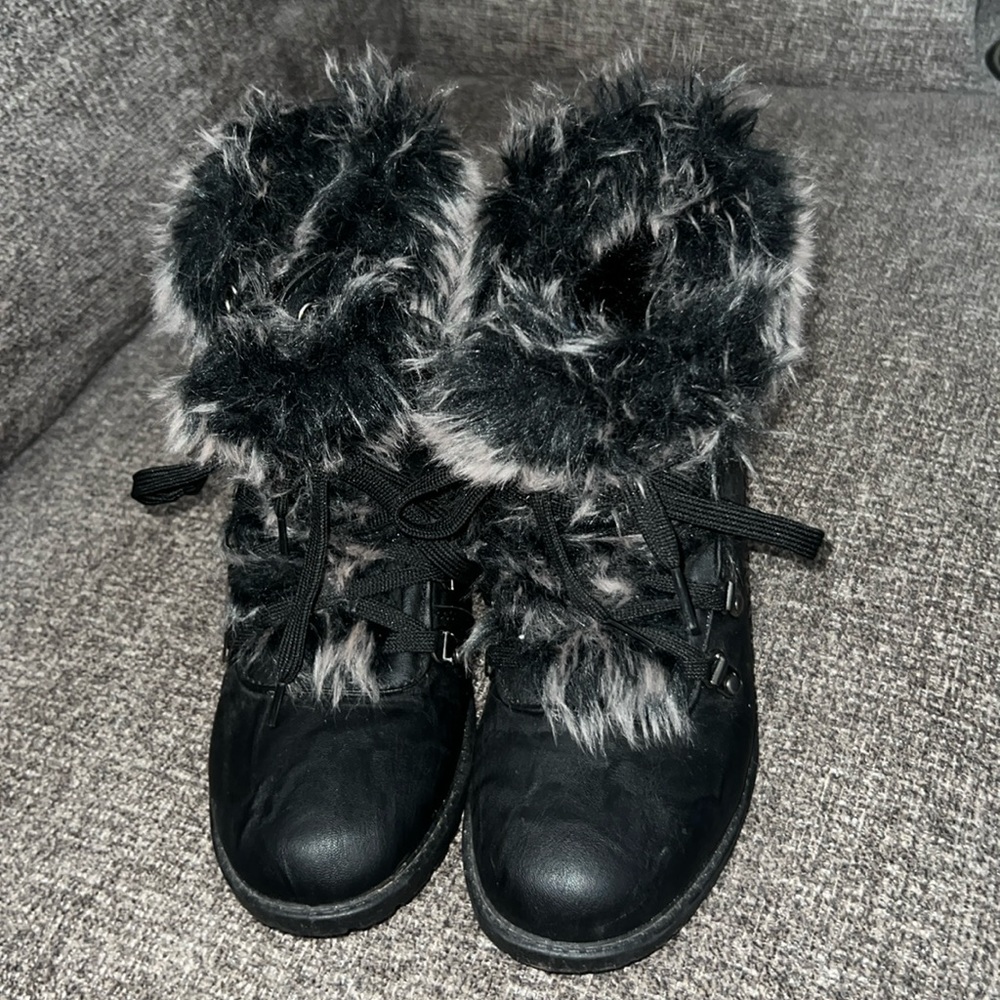 Woman’s Wanted Stratton Black Lace Up Fur Boots Size 8.5